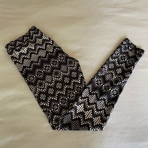 Justice Black & White Pattern Leggings Size 18